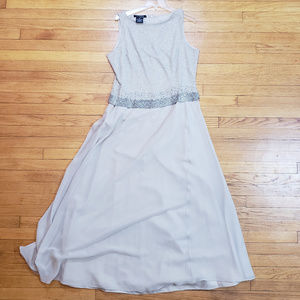 JKARA women's evening gown/prom dress size 16